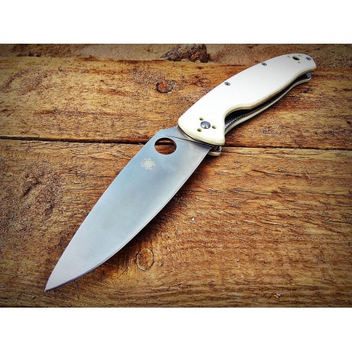 Нож складной Spyderco Resilience Custom White G10 Handle